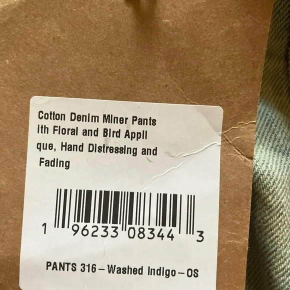 Magnolia Pearl Floral Distressed Jeans - Blue and Pink - Picture 8 of 12